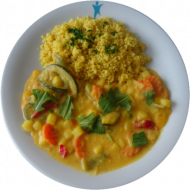Vegan: Kartoffel-Gemüse-Curry mit Kokosmilch, Chili und Koriander (2,18), Couscous (81)