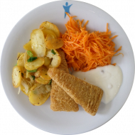 Seelachsfilet im Backteig (16,22,81) mit Zaziki (19,49), dazu Bratkartoffeln und Karottensalat (3)