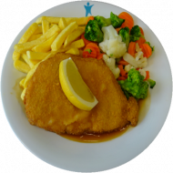 Schweineschnitzel mit Zitronenkeil (15,81) und Bratensoße (81) dazu Kaisergemüse und Pommes frites 