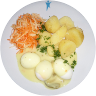 Eier in Senfrahmsauce (9,15,19,22) mit Kräuterkartoffeln und Weißkraut-Möhrenmixsalat
