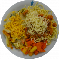 Pasta (81) mit Honig-Basilikum-Soße (19,48,81) oder ungarischer Wurstgulasch mit Jagdwurst, Peperoni, Paprika, saurer Sahne (2,3,8,19,22,51,81), geriebener Gouda oder Reiberei (1,2,19), Fingermöhrchen