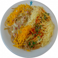 Pasta (81), ungarischer Wurstgulasch (2,3,4,8,19,21,22,51,81) oder vegane asiatische Soße mit Zitronengras und Ingwer (81), geriebener Gouda und Cheddar (1,19) und bunte Gemüsemischung