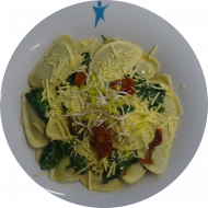Tortellini mit Babyspinat und getrockneten Tomaten und Kresse (3,24,81) dazu Reiberei (1,2)
