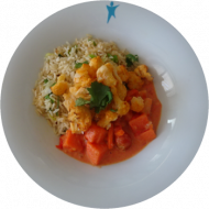 Vegan: Tandooriblumenkohl mit Linsen-Ananas-Curry (1,2,3,18,22) dazu Risotto und Salatgarnitur