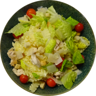 Caesar-Pasta mit Hähnchenbruststreifen, Croutons, Römersalat, Cherrytomaten und Hartkäse (15,19,49,54,81)