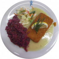 Seelachsfilet gebacken an feiner Weißwein-Dill-Soße und Zitronenecke dazu Rotkrautsalat (16,19,24,44,81)