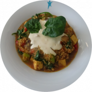Vegan: 'Quinoa Jambalaya' - Tofu, Champignons, Sellerie, Spinat, Paprika, Inka-Reis (18,21,49,81), Limetten-Sojajoghurt-Dip (3,18)