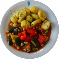 Vegan: Kichererbsen-Bohnen-Pfanne mit Paprika, Zucchini und Auberginen, Kräuterkartoffeln (3)