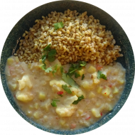 'Aloo Gobi' - pikante Kartoffel-Blumenkohlpfanne mit Sojajoghurt (3,18) dazu gebratener Zartweizen mit Poree (81)