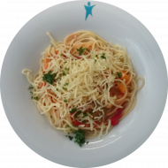 Spaghetti (81) mit würziger Paprikarahmsoße (15,19,81,82,83) dazu Reibekäse (19)