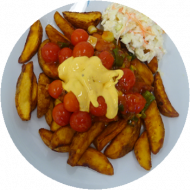 Tasty fried Cheesy Potato Wedges mit Coleslaw und Kirschtomatenragout (2,3,9,15,19,22)