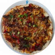 Sie können aus 5 verschiedenen Pizzavariationen wählen. Heutige Tagesempfehlung: Asiatische Rindfleischpizza 'Sweet Chilli' mit Paprika, Zwiebeln, Champignons und Koriander (19,23,49,52,81)