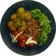 'Pesto Potatoe Bowl' mit Putenstreifen, Drillingen, Tomaten und Mozzarella (19,47,54)