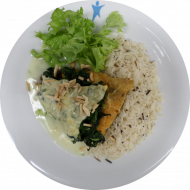 Seelachs mit Brokkoli-Käse-Füllung (16,19,71) mit Petersilien-Kerbelsoße, dazu Wildreis und Lollo Bionda Salat