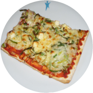 Pizza 'Quattro Formaggi'(1,13,19) mit Gorgonzola, Hirtenkäse, Mozzarella und geriebenem Gouda