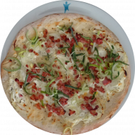 Pizza 'Elsässer Art' mit Schinkenstreifen, saurer Sahne, Porreeringen und Speck (2,19,51,81)