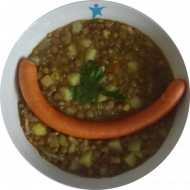 Linseneintopf (3,21,81) mit Wiener Würstchen und Senf (1,2,3,22,51,53), Roggenmischbrot (81,82,83)